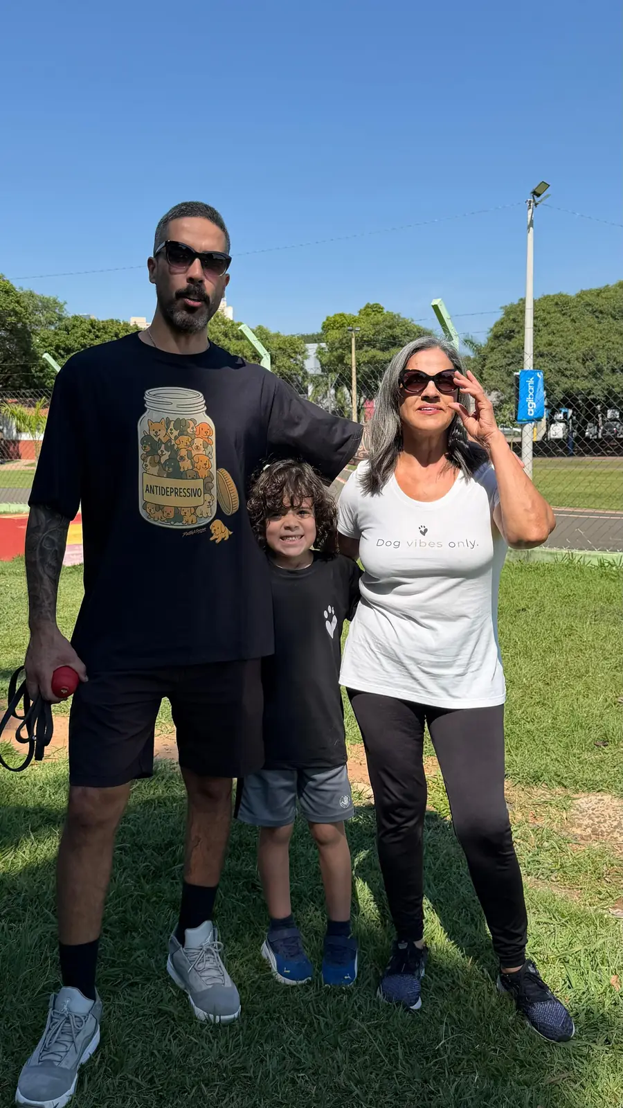 Família usando PattaMansa no parque