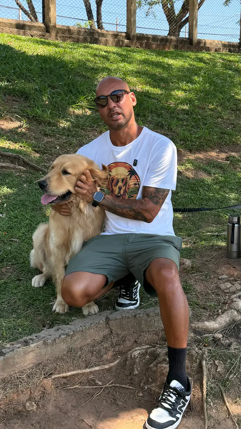 Cliente PattaMansa com Golden Retriever no parque